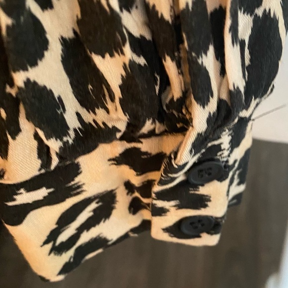 Topshop Animal Print Button Down Shirt Size 4 - Picture 8 of 10